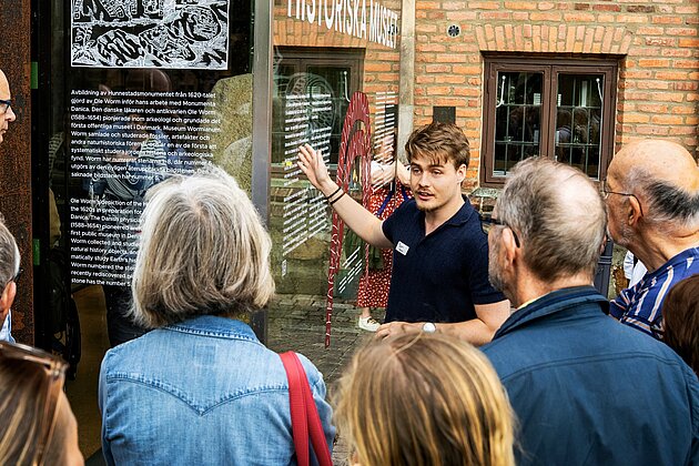 Mikael utanför Historiska Museet. BHistoriska museet vid Lunds universitet. Foto: Johan Persson 2025
