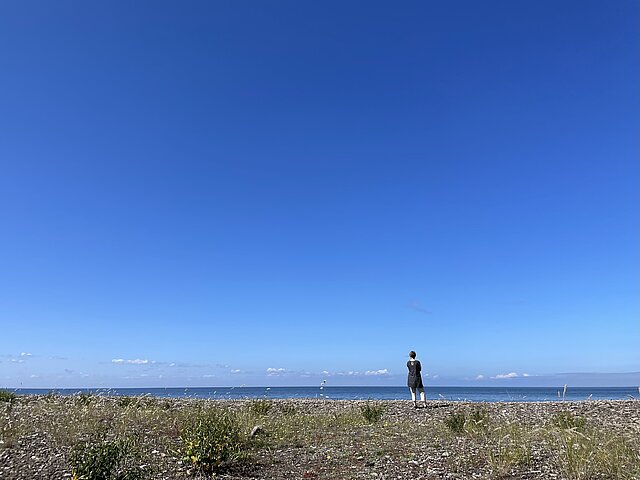 kvinna på strand